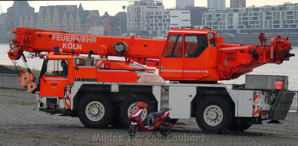 Neue LF`s fuer Koeln Uebergabe in Koeln Deutz an den Wachen  P134.JPG